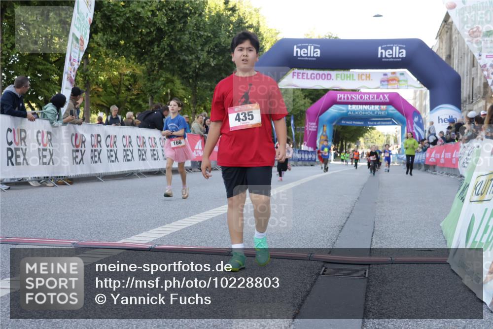 06.09.2026 - CURREX Alsterlauf Yannick Fuchs http://msf.ph/oto/10228803 06.09.2026 10:55:28 Ziel 156, 166, 181, 198, 199, 232, 242, 291, 368, 369, 435, 439 meine-sportfotos.de