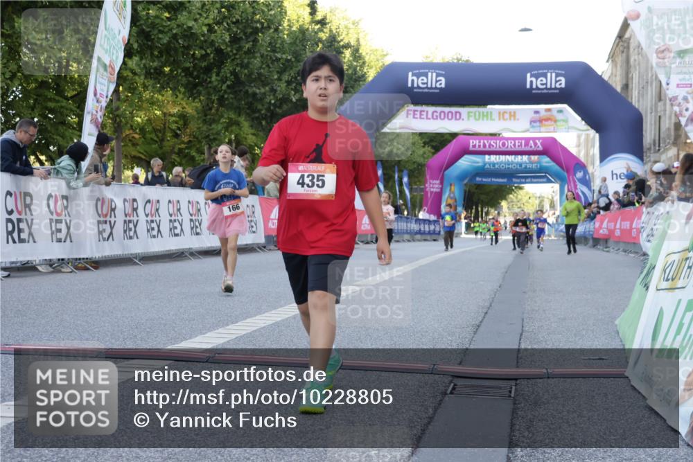 06.09.2026 - CURREX Alsterlauf Yannick Fuchs http://msf.ph/oto/10228805 06.09.2026 10:55:29 Ziel 156, 166, 198, 199, 220, 232, 242, 368, 369, 435 meine-sportfotos.de