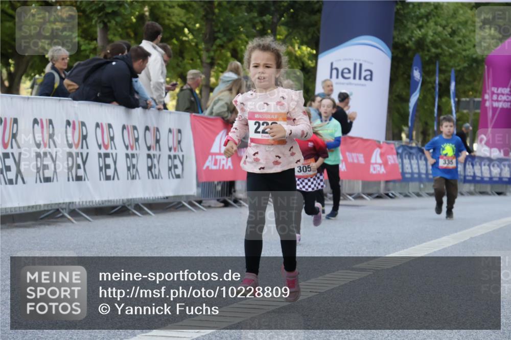 06.09.2026 - CURREX Alsterlauf Yannick Fuchs http://msf.ph/oto/10228809 06.09.2026 10:55:31 Ziel 156, 166, 220, 232, 368, 369, 435 meine-sportfotos.de