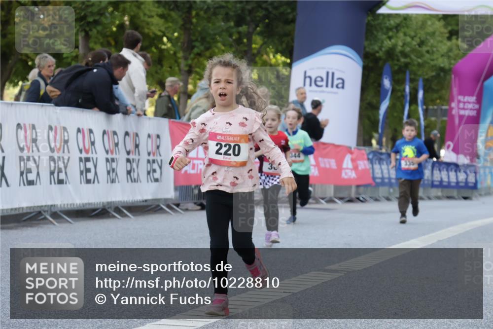06.09.2026 - CURREX Alsterlauf Yannick Fuchs http://msf.ph/oto/10228810 06.09.2026 10:55:32 Ziel 166, 220, 232, 305, 369, 435 meine-sportfotos.de
