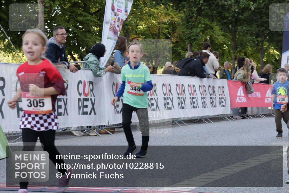 06.09.2026 - CURREX Alsterlauf Yannick Fuchs http://msf.ph/oto/10228815 06.09.2026 10:55:36 Ziel 166, 220, 295, 305, 344, 435, 8169 meine-sportfotos.de