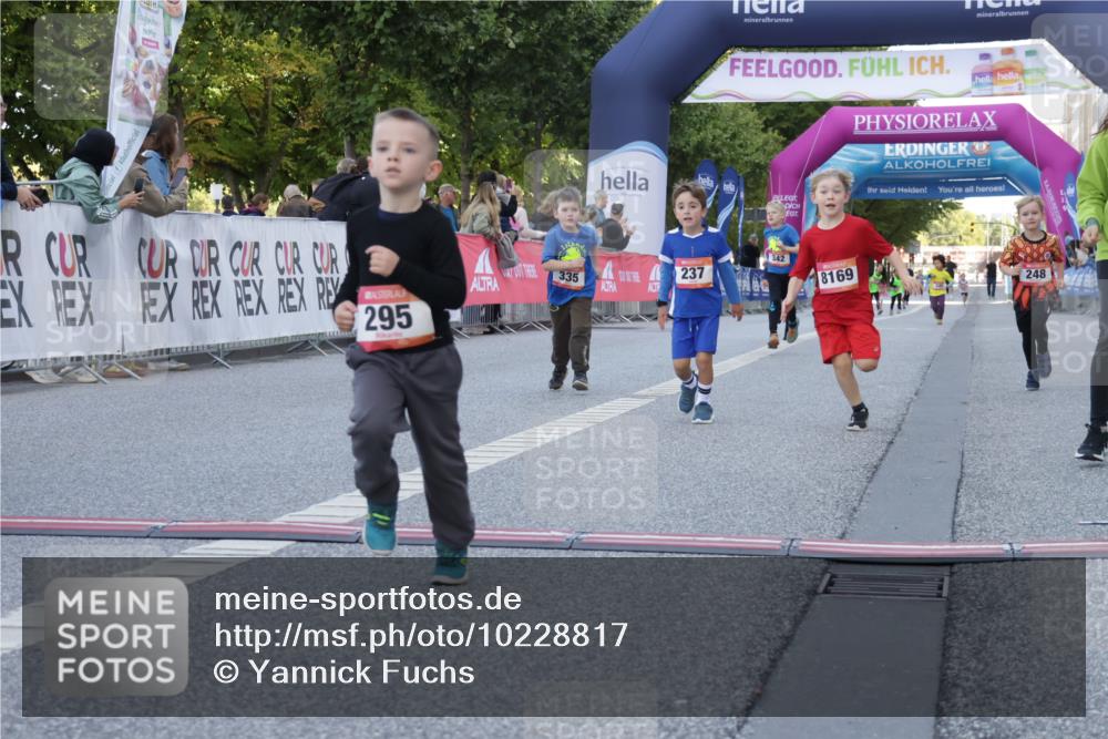 06.09.2026 - CURREX Alsterlauf Yannick Fuchs http://msf.ph/oto/10228817 06.09.2026 10:55:37 Ziel 166, 220, 237, 248, 295, 305, 335, 344, 8169 meine-sportfotos.de