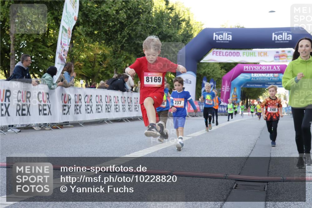 06.09.2026 - CURREX Alsterlauf Yannick Fuchs http://msf.ph/oto/10228820 06.09.2026 10:55:39 Ziel 166, 220, 237, 248, 295, 305, 335, 342, 344, 8169 meine-sportfotos.de