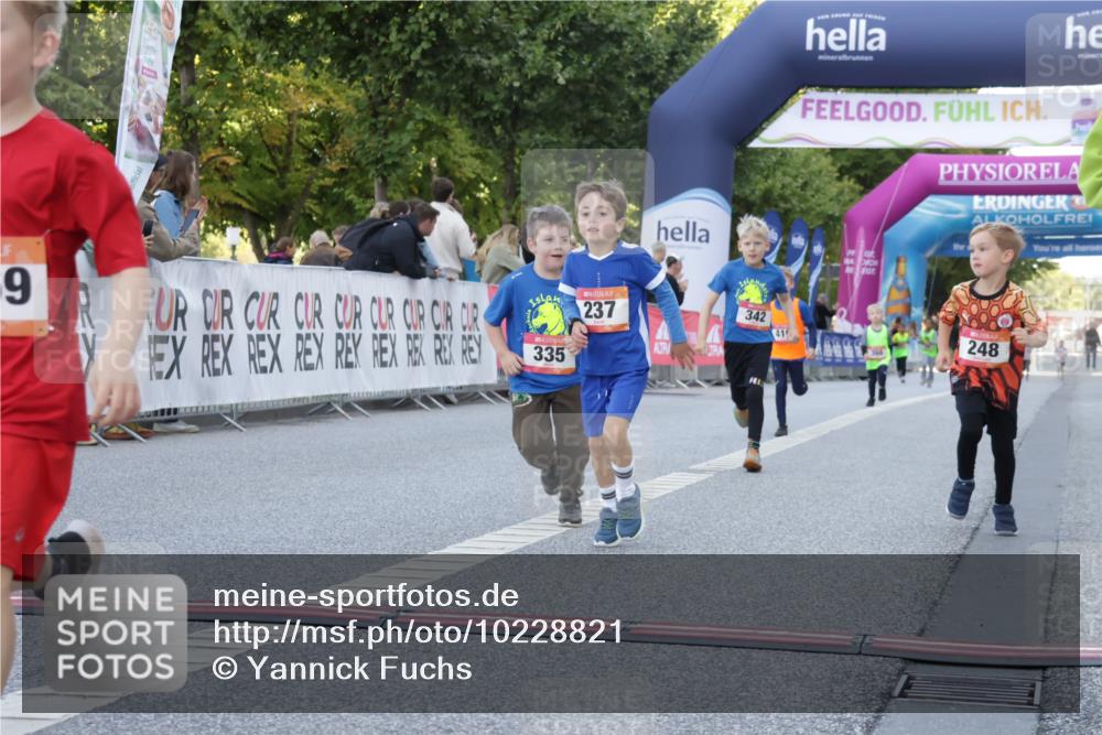 06.09.2026 - CURREX Alsterlauf Yannick Fuchs http://msf.ph/oto/10228821 06.09.2026 10:55:39 Ziel 166, 220, 237, 248, 295, 305, 335, 342, 344, 8169 meine-sportfotos.de