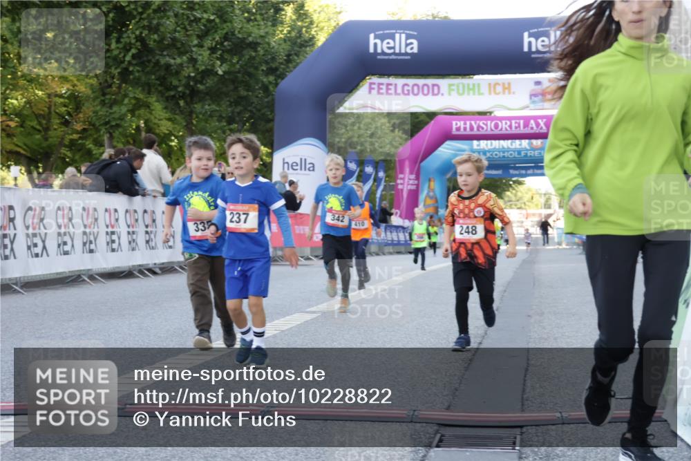 06.09.2026 - CURREX Alsterlauf Yannick Fuchs http://msf.ph/oto/10228822 06.09.2026 10:55:40 Ziel 220, 237, 248, 295, 305, 335, 342, 344, 410, 8169 meine-sportfotos.de