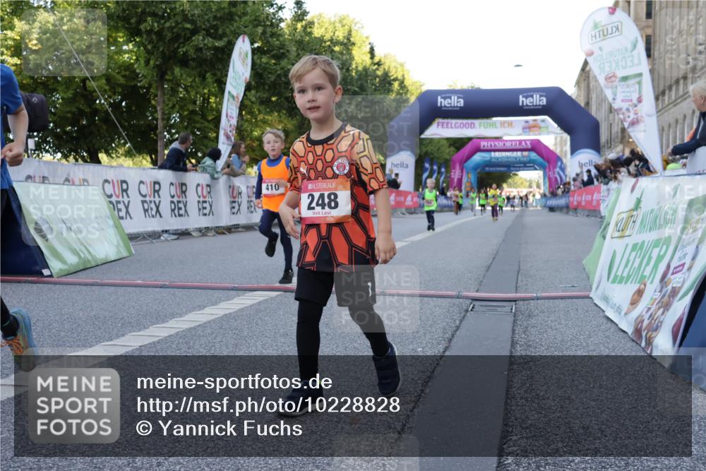 06.09.2026 - CURREX Alsterlauf Yannick Fuchs http://msf.ph/oto/10228828 06.09.2026 10:55:44 Ziel 237, 248, 295, 305, 335, 342, 344, 410, 8169 meine-sportfotos.de