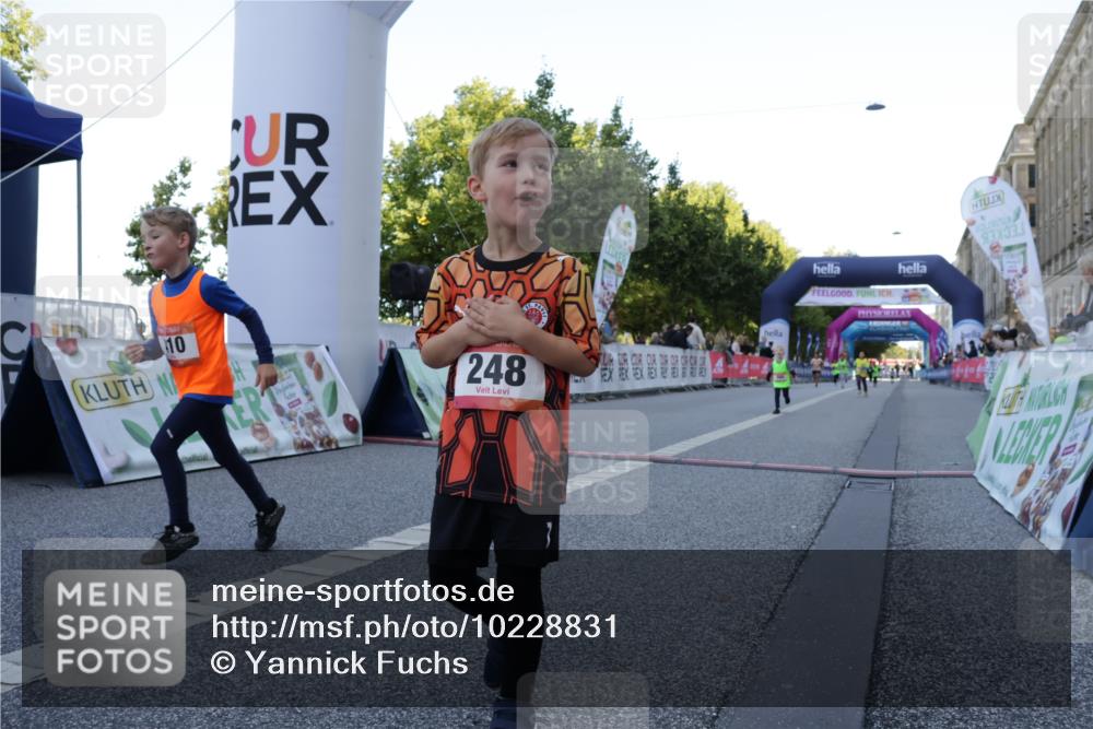 06.09.2026 - CURREX Alsterlauf Yannick Fuchs http://msf.ph/oto/10228831 06.09.2026 10:55:45 Ziel 237, 248, 295, 335, 342, 344, 366, 410, 8169 meine-sportfotos.de
