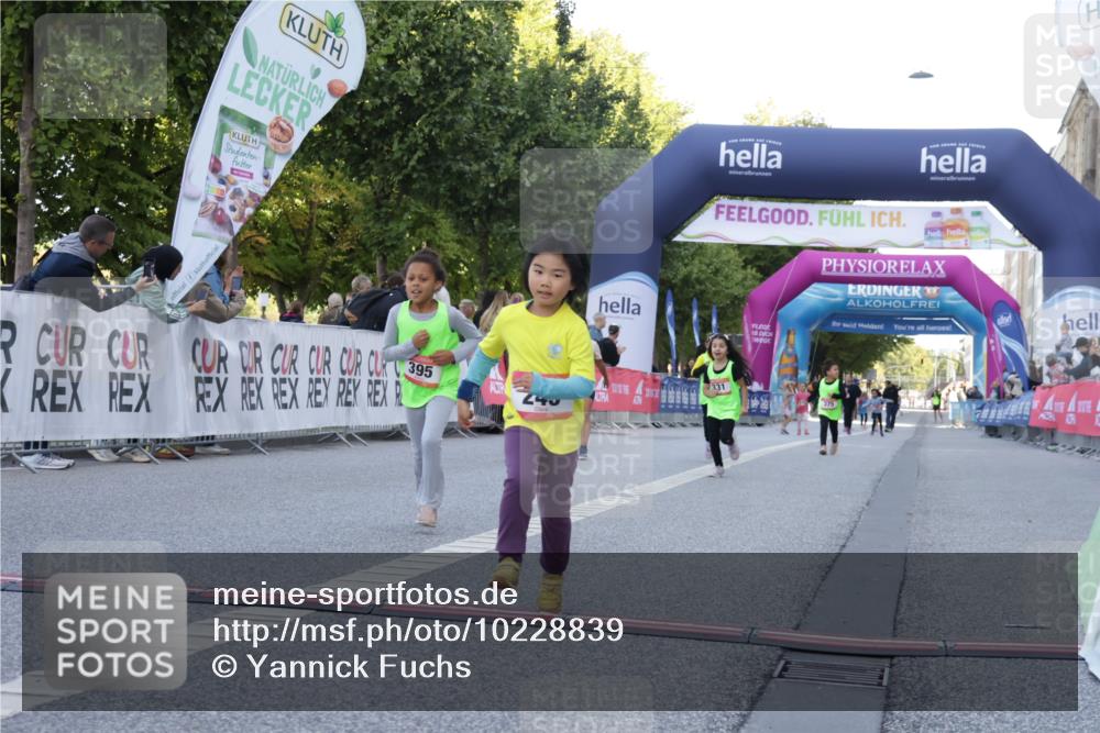 06.09.2026 - CURREX Alsterlauf Yannick Fuchs http://msf.ph/oto/10228839 06.09.2026 10:55:53 Ziel 245, 331, 366, 395 meine-sportfotos.de