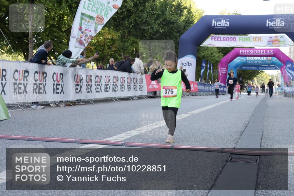 06.09.2026 - CURREX Alsterlauf Yannick Fuchs http://msf.ph/oto/10228851 06.09.2026 10:56:02 Ziel 331, 373, 375, 395, 403 meine-sportfotos.de