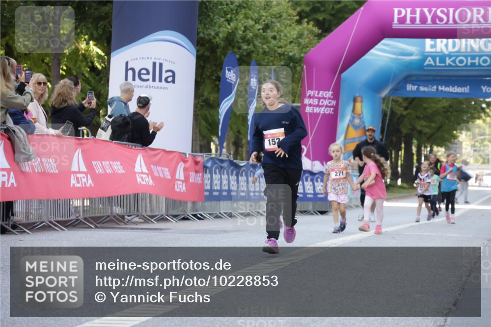 06.09.2026 - CURREX Alsterlauf Yannick Fuchs http://msf.ph/oto/10228853 06.09.2026 10:56:04 Ziel 331, 373, 375, 403 meine-sportfotos.de