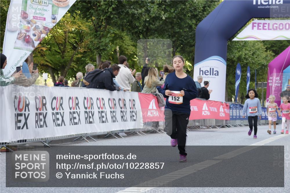 06.09.2026 - CURREX Alsterlauf Yannick Fuchs http://msf.ph/oto/10228857 06.09.2026 10:56:07 Ziel 152, 375 meine-sportfotos.de