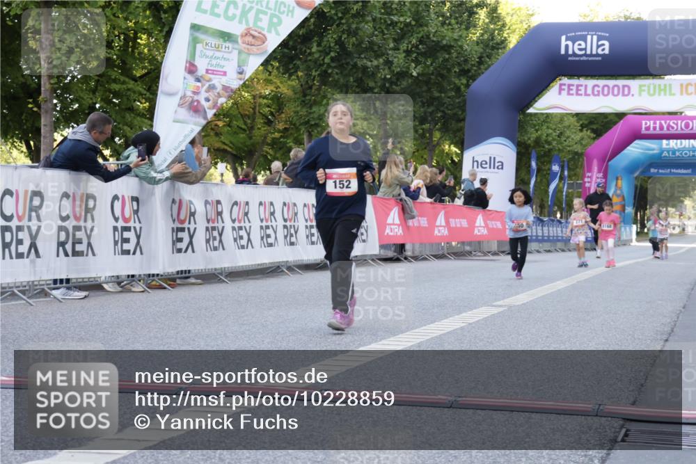 06.09.2026 - CURREX Alsterlauf Yannick Fuchs http://msf.ph/oto/10228859 06.09.2026 10:56:08 Ziel 152, 375 meine-sportfotos.de