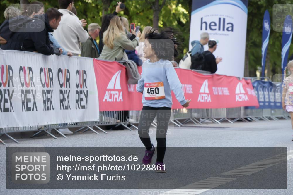 06.09.2026 - CURREX Alsterlauf Yannick Fuchs http://msf.ph/oto/10228861 06.09.2026 10:56:10 Ziel 152, 375, 450 meine-sportfotos.de