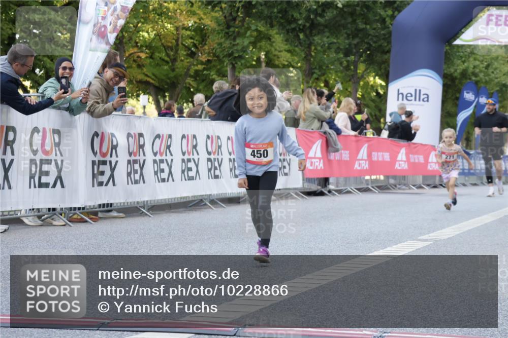 06.09.2026 - CURREX Alsterlauf Yannick Fuchs http://msf.ph/oto/10228866 06.09.2026 10:56:12 Ziel 152, 271, 450, 8168 meine-sportfotos.de