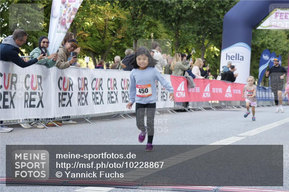 06.09.2026 - CURREX Alsterlauf Yannick Fuchs http://msf.ph/oto/10228867 06.09.2026 10:56:12 Ziel 152, 271, 450, 8168 meine-sportfotos.de
