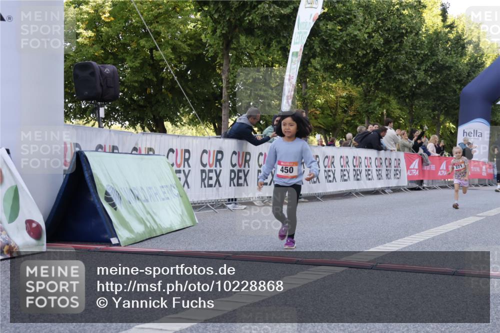 06.09.2026 - CURREX Alsterlauf Yannick Fuchs http://msf.ph/oto/10228868 06.09.2026 10:56:13 Ziel 152, 271, 450, 8168 meine-sportfotos.de
