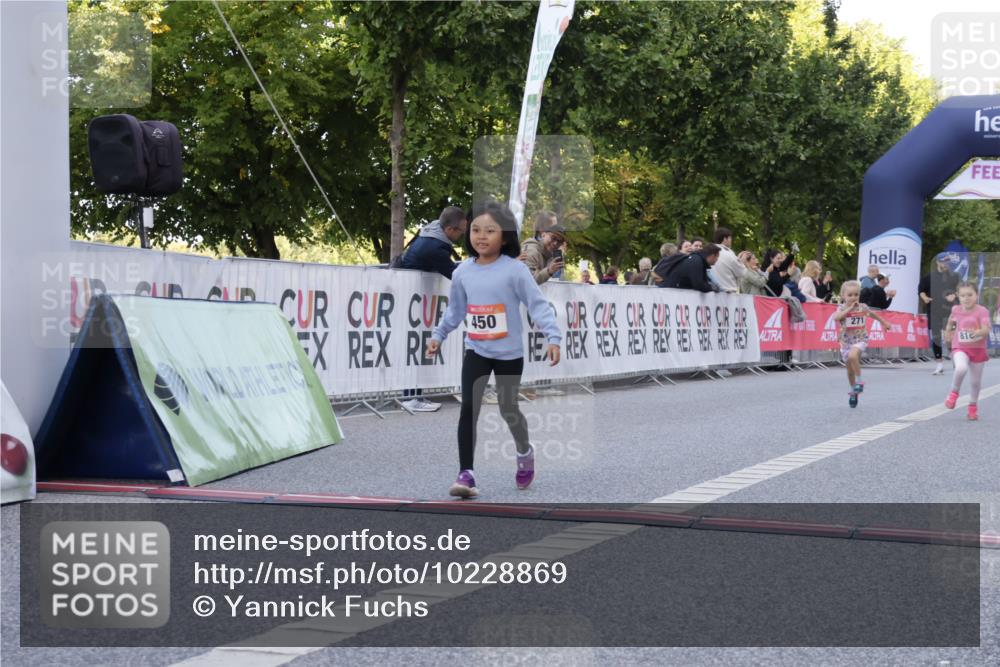 06.09.2026 - CURREX Alsterlauf Yannick Fuchs http://msf.ph/oto/10228869 06.09.2026 10:56:14 Ziel 152, 271, 450, 8168 meine-sportfotos.de