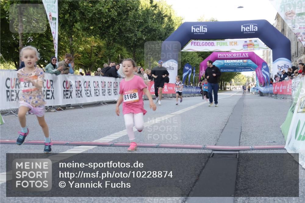 06.09.2026 - CURREX Alsterlauf Yannick Fuchs http://msf.ph/oto/10228874 06.09.2026 10:56:16 Ziel 152, 271, 450, 8168 meine-sportfotos.de