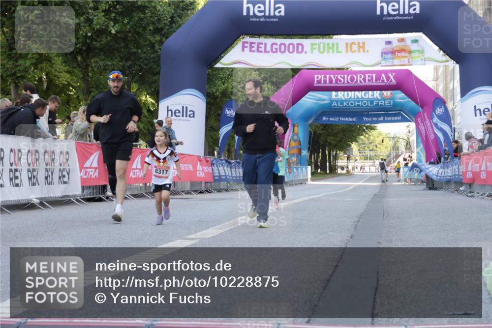 06.09.2026 - CURREX Alsterlauf Yannick Fuchs http://msf.ph/oto/10228875 06.09.2026 10:56:17 Ziel 152, 271, 450, 8168 meine-sportfotos.de