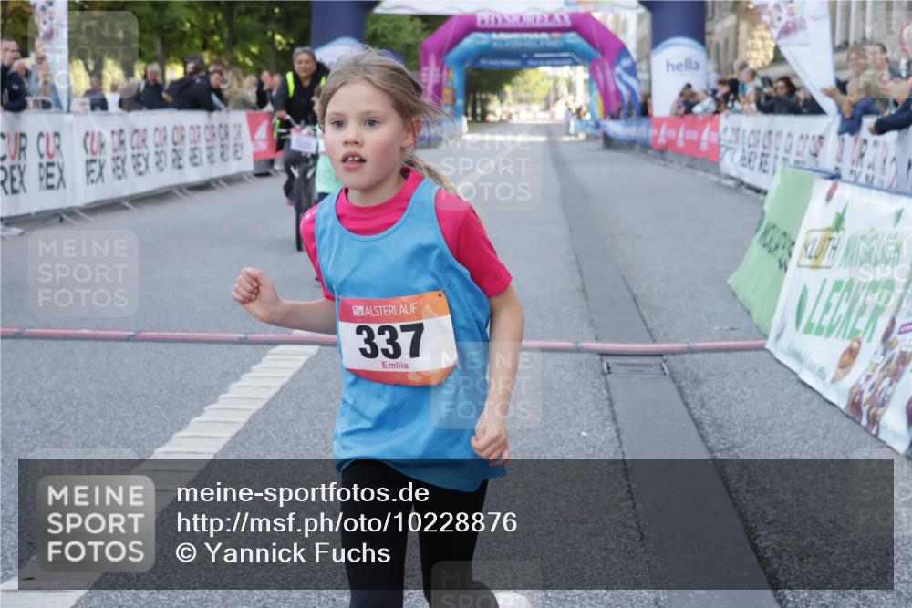 06.09.2026 - CURREX Alsterlauf Yannick Fuchs http://msf.ph/oto/10228876 06.09.2026 10:56:25 Ziel 319, 337, 8317 meine-sportfotos.de