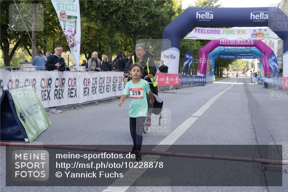 06.09.2026 - CURREX Alsterlauf Yannick Fuchs http://msf.ph/oto/10228878 06.09.2026 10:56:27 Ziel 319, 337, 8317 meine-sportfotos.de