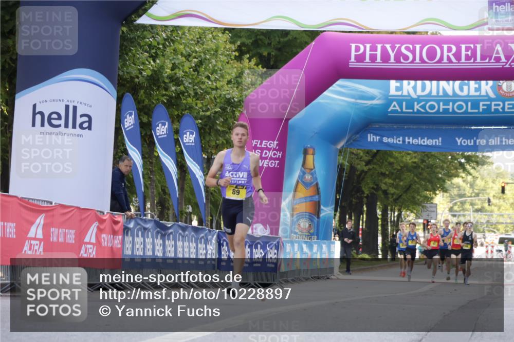 06.09.2026 - CURREX Alsterlauf Yannick Fuchs http://msf.ph/oto/10228897 06.09.2026 11:03:42 Ziel 89 meine-sportfotos.de