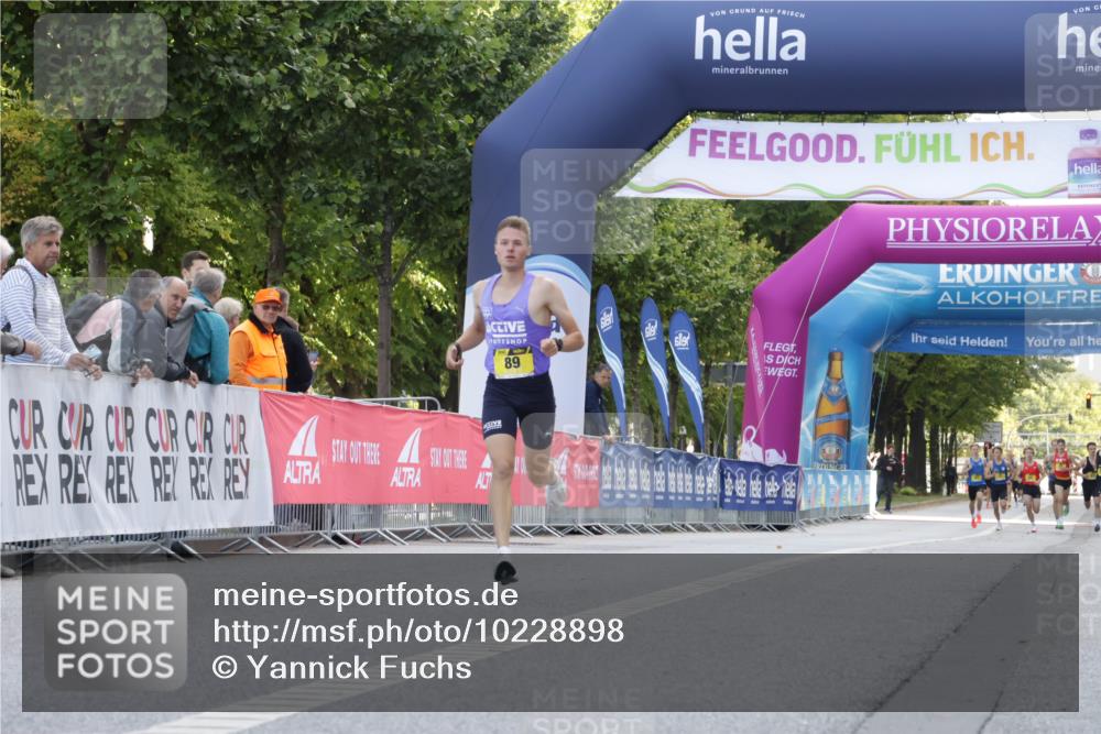 06.09.2026 - CURREX Alsterlauf Yannick Fuchs http://msf.ph/oto/10228898 06.09.2026 11:03:44 Ziel 89 meine-sportfotos.de