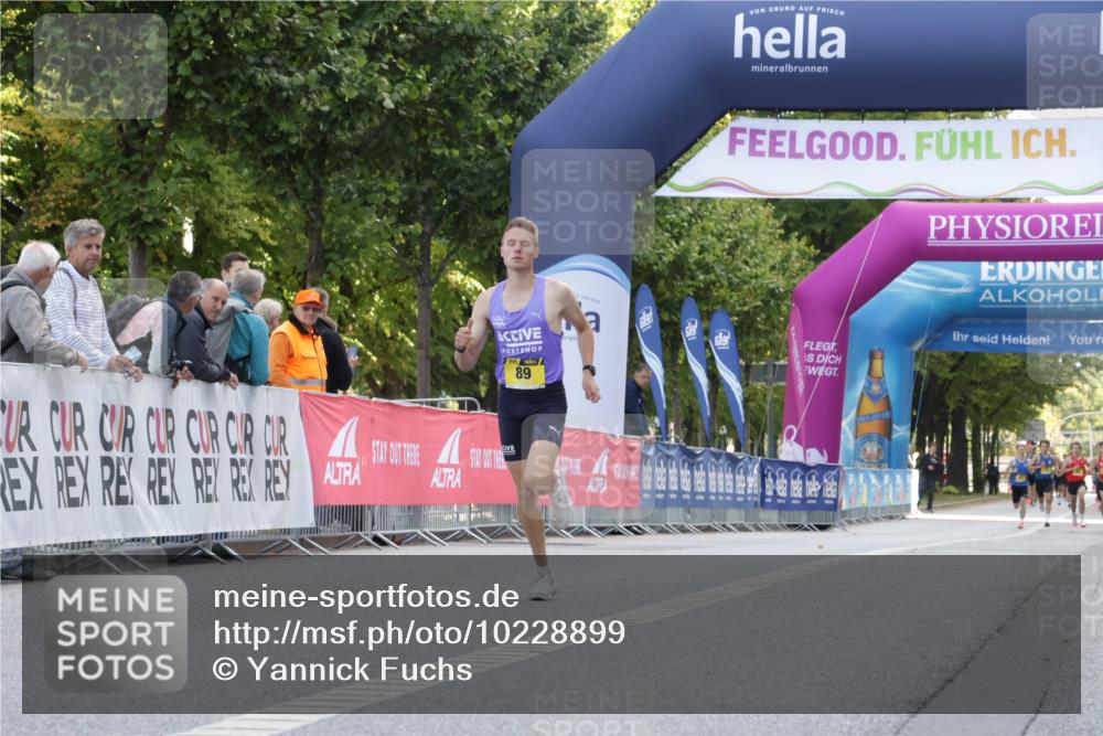 06.09.2026 - CURREX Alsterlauf Yannick Fuchs http://msf.ph/oto/10228899 06.09.2026 11:03:44 Ziel 89 meine-sportfotos.de