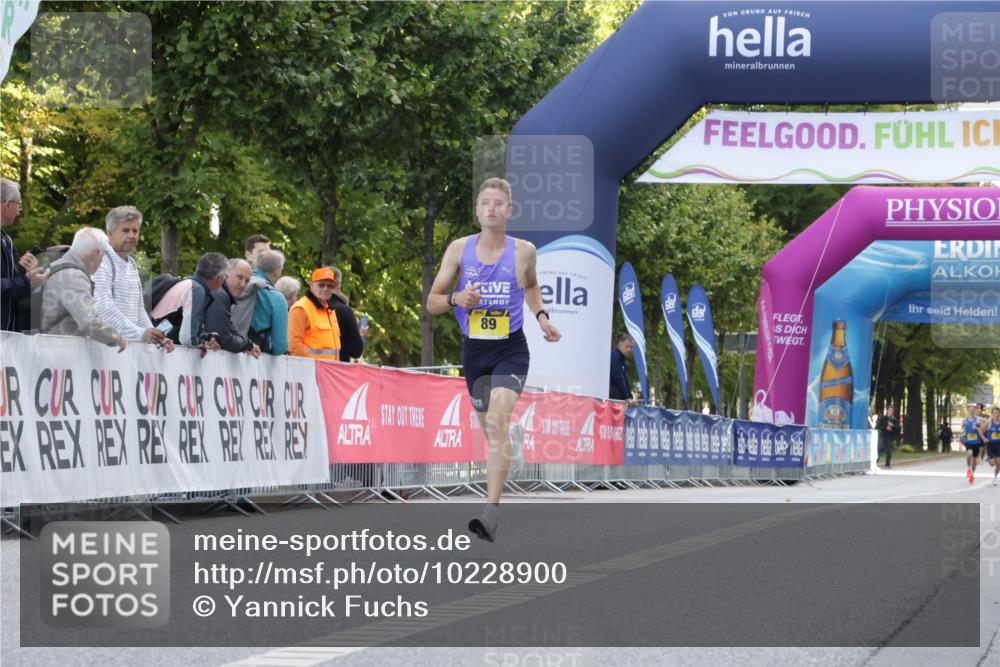 06.09.2026 - CURREX Alsterlauf Yannick Fuchs http://msf.ph/oto/10228900 06.09.2026 11:03:44 Ziel 89 meine-sportfotos.de