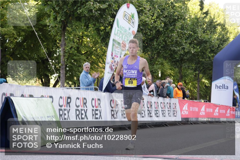 06.09.2026 - CURREX Alsterlauf Yannick Fuchs http://msf.ph/oto/10228902 06.09.2026 11:03:46 Ziel 89 meine-sportfotos.de