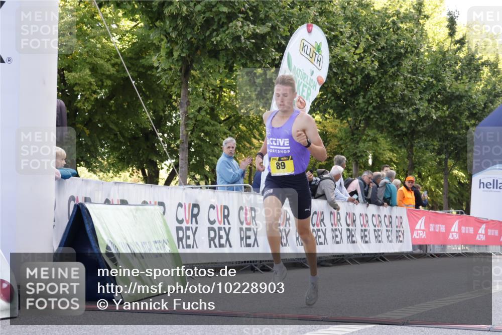 06.09.2026 - CURREX Alsterlauf Yannick Fuchs http://msf.ph/oto/10228903 06.09.2026 11:03:46 Ziel 89 meine-sportfotos.de