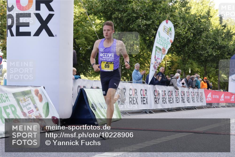 06.09.2026 - CURREX Alsterlauf Yannick Fuchs http://msf.ph/oto/10228906 06.09.2026 11:03:46 Ziel 89 meine-sportfotos.de