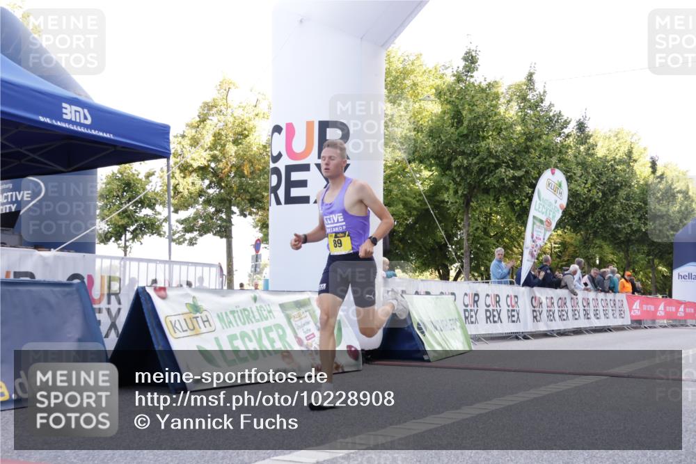 06.09.2026 - CURREX Alsterlauf Yannick Fuchs http://msf.ph/oto/10228908 06.09.2026 11:03:47 Ziel 89 meine-sportfotos.de