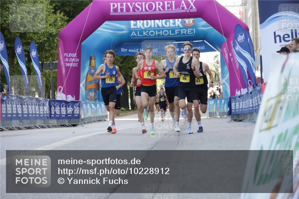 06.09.2026 - CURREX Alsterlauf Yannick Fuchs http://msf.ph/oto/10228912 06.09.2026 11:03:54 Ziel 63, 64, 71, 75, 78, 86, 87, 89 meine-sportfotos.de