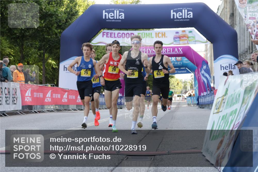 06.09.2026 - CURREX Alsterlauf Yannick Fuchs http://msf.ph/oto/10228919 06.09.2026 11:03:57 Ziel 63, 64, 71, 75, 78, 86, 87 meine-sportfotos.de