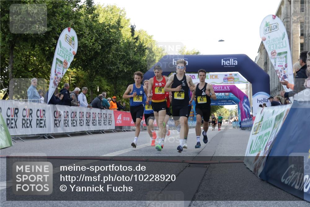 06.09.2026 - CURREX Alsterlauf Yannick Fuchs http://msf.ph/oto/10228920 06.09.2026 11:03:58 Ziel 63, 64, 71, 75, 78, 86, 87 meine-sportfotos.de
