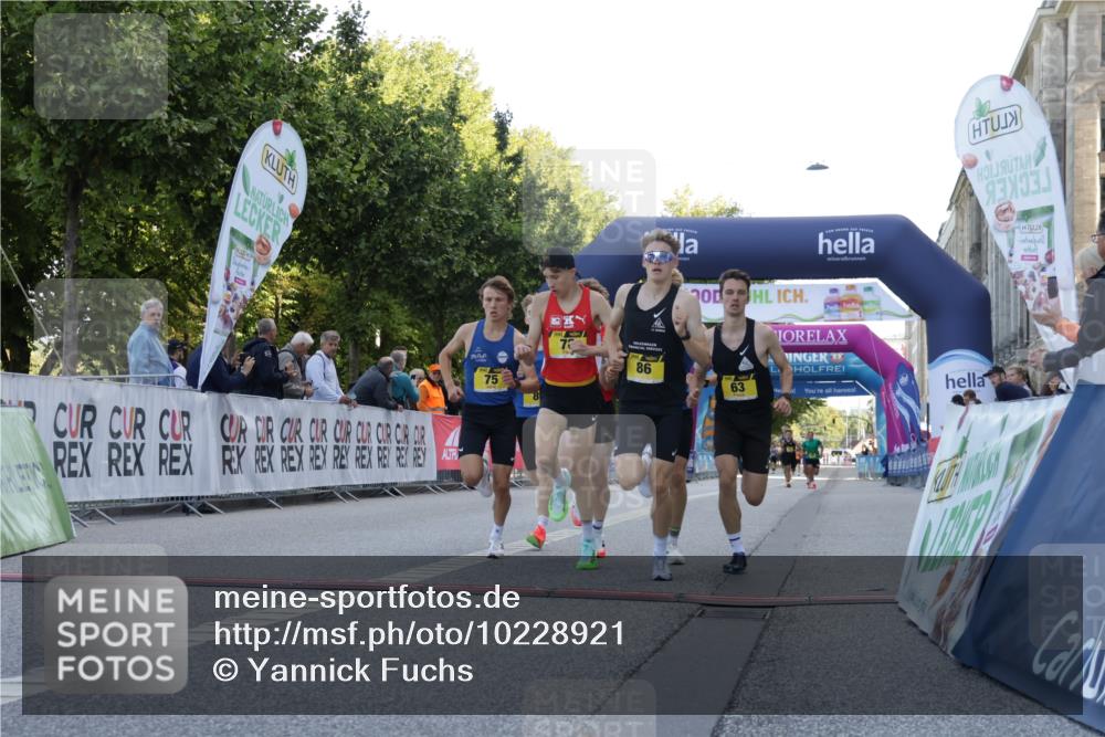 06.09.2026 - CURREX Alsterlauf Yannick Fuchs http://msf.ph/oto/10228921 06.09.2026 11:03:58 Ziel 63, 64, 71, 75, 78, 86, 87 meine-sportfotos.de