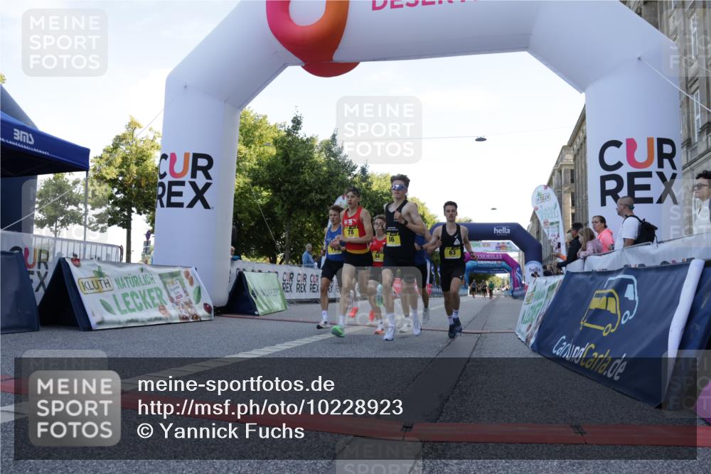 06.09.2026 - CURREX Alsterlauf Yannick Fuchs http://msf.ph/oto/10228923 06.09.2026 11:03:59 Ziel 63, 64, 71, 75, 78, 86, 87 meine-sportfotos.de