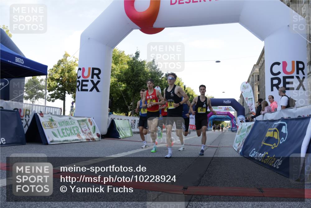 06.09.2026 - CURREX Alsterlauf Yannick Fuchs http://msf.ph/oto/10228924 06.09.2026 11:03:59 Ziel 63, 64, 71, 75, 78, 86, 87 meine-sportfotos.de