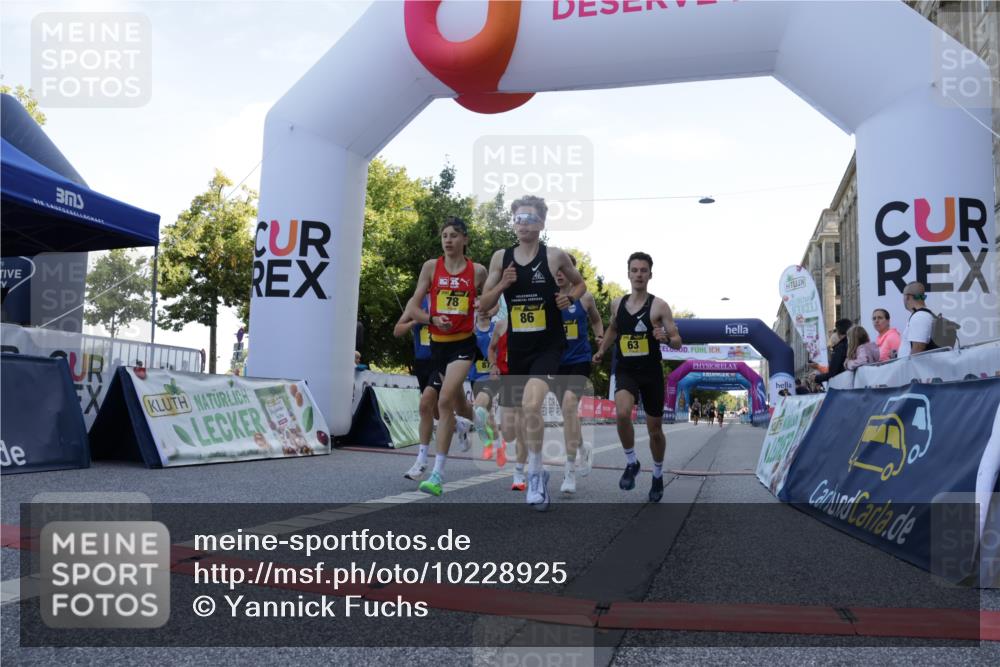 06.09.2026 - CURREX Alsterlauf Yannick Fuchs http://msf.ph/oto/10228925 06.09.2026 11:03:59 Ziel 63, 64, 71, 75, 78, 86, 87 meine-sportfotos.de