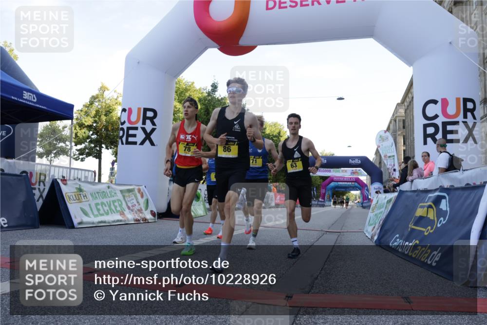 06.09.2026 - CURREX Alsterlauf Yannick Fuchs http://msf.ph/oto/10228926 06.09.2026 11:03:59 Ziel 63, 64, 71, 75, 78, 86, 87 meine-sportfotos.de