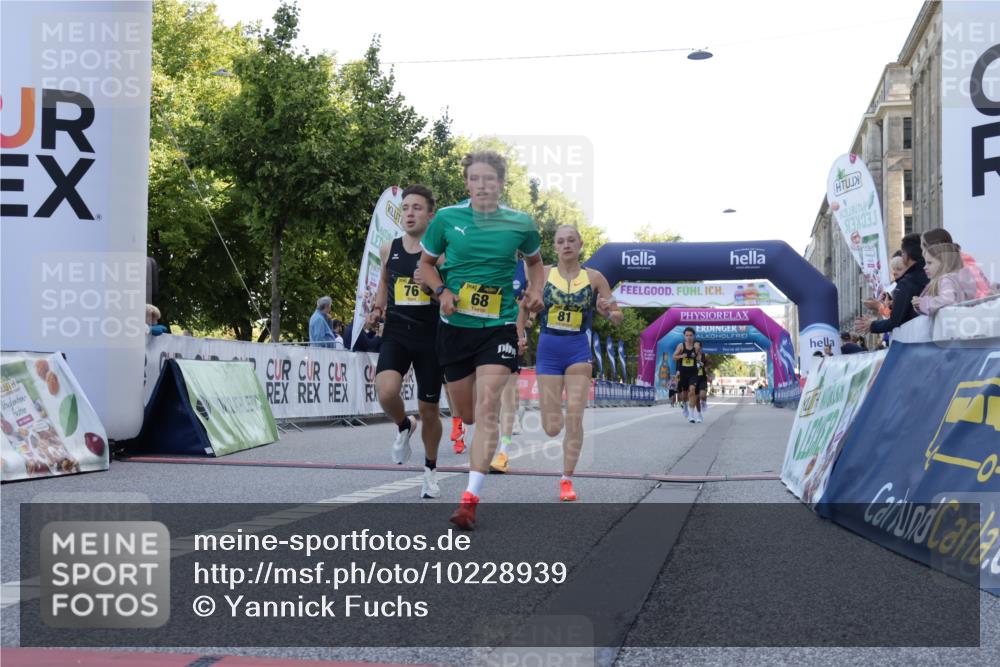 06.09.2026 - CURREX Alsterlauf Yannick Fuchs http://msf.ph/oto/10228939 06.09.2026 11:04:09 Ziel 55, 56, 66, 68, 69, 72, 76, 81, 90 meine-sportfotos.de