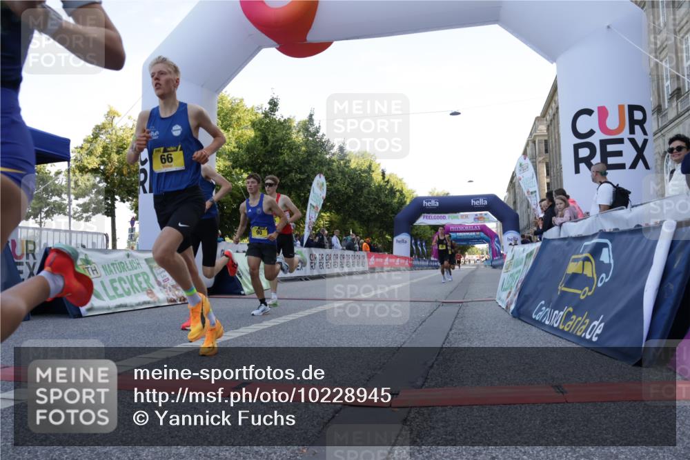 06.09.2026 - CURREX Alsterlauf Yannick Fuchs http://msf.ph/oto/10228945 06.09.2026 11:04:10 Ziel 55, 56, 66, 68, 69, 72, 76, 81, 90 meine-sportfotos.de