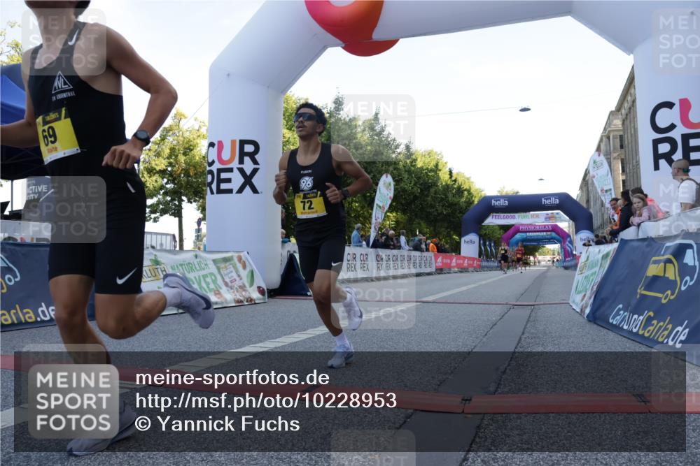 06.09.2026 - CURREX Alsterlauf Yannick Fuchs http://msf.ph/oto/10228953 06.09.2026 11:04:13 Ziel 55, 56, 66, 68, 69, 72, 76, 81, 90 meine-sportfotos.de
