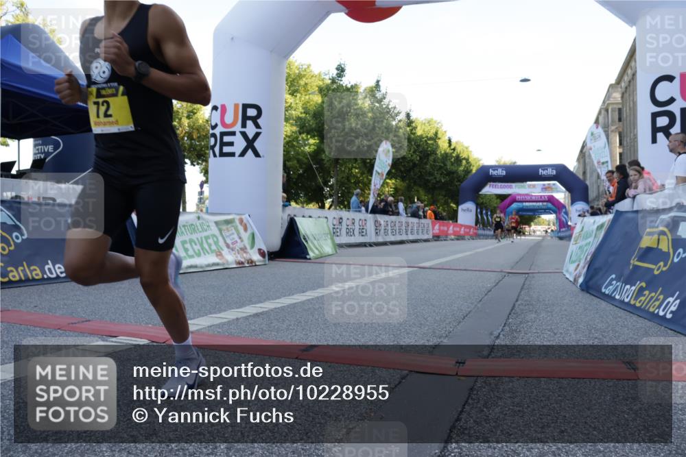 06.09.2026 - CURREX Alsterlauf Yannick Fuchs http://msf.ph/oto/10228955 06.09.2026 11:04:13 Ziel 55, 56, 66, 68, 69, 72, 76, 81, 90 meine-sportfotos.de