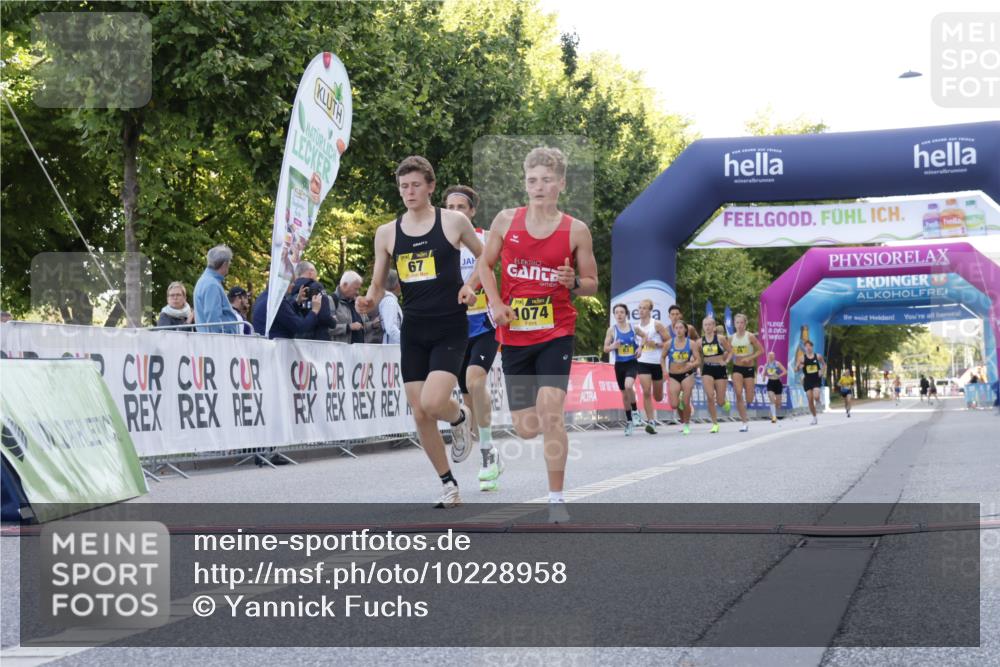06.09.2026 - CURREX Alsterlauf Yannick Fuchs http://msf.ph/oto/10228958 06.09.2026 11:04:17 Ziel 51, 55, 56, 67, 69, 72, 83, 90, 1074 meine-sportfotos.de