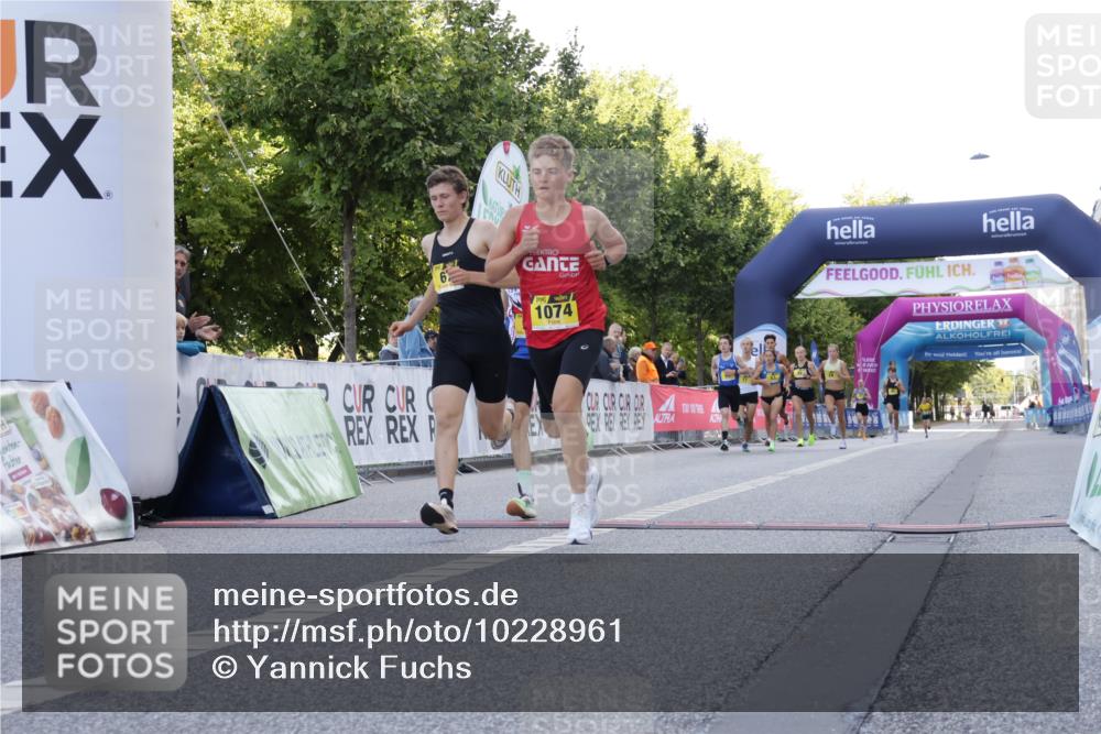 06.09.2026 - CURREX Alsterlauf Yannick Fuchs http://msf.ph/oto/10228961 06.09.2026 11:04:18 Ziel 51, 53, 59, 67, 69, 72, 77, 83, 85, 88, 1074 meine-sportfotos.de