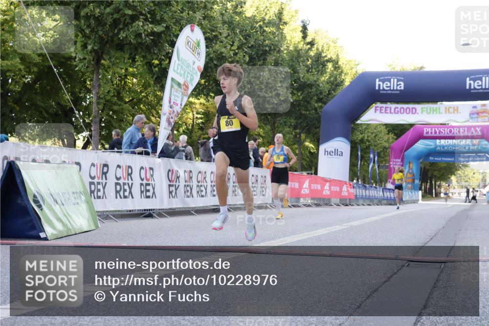 06.09.2026 - CURREX Alsterlauf Yannick Fuchs http://msf.ph/oto/10228976 06.09.2026 11:04:25 Ziel 51, 53, 59, 67, 70, 77, 80, 83, 85, 88, 1074 meine-sportfotos.de