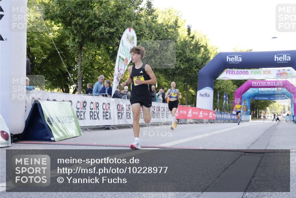 06.09.2026 - CURREX Alsterlauf Yannick Fuchs http://msf.ph/oto/10228977 06.09.2026 11:04:25 Ziel 51, 53, 59, 67, 70, 77, 80, 83, 85, 88, 1074 meine-sportfotos.de