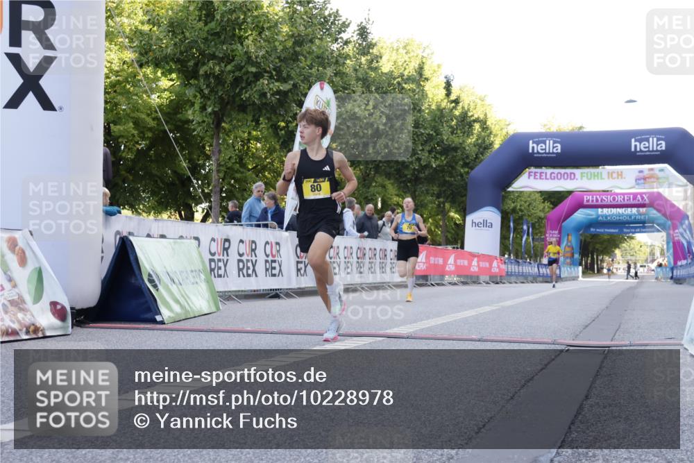 06.09.2026 - CURREX Alsterlauf Yannick Fuchs http://msf.ph/oto/10228978 06.09.2026 11:04:25 Ziel 51, 53, 59, 67, 70, 77, 80, 83, 85, 88, 1074 meine-sportfotos.de